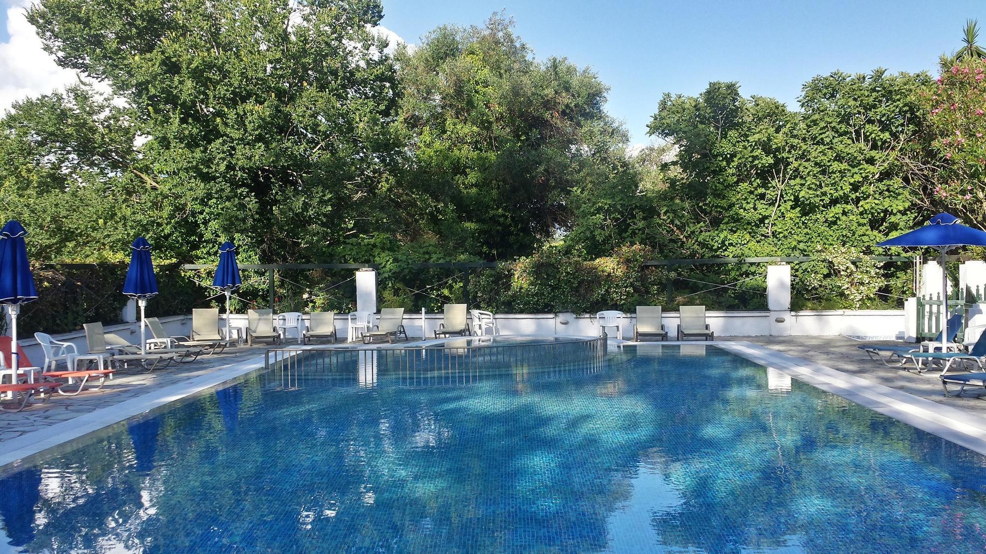 Ipsos Beach Hotel 3*