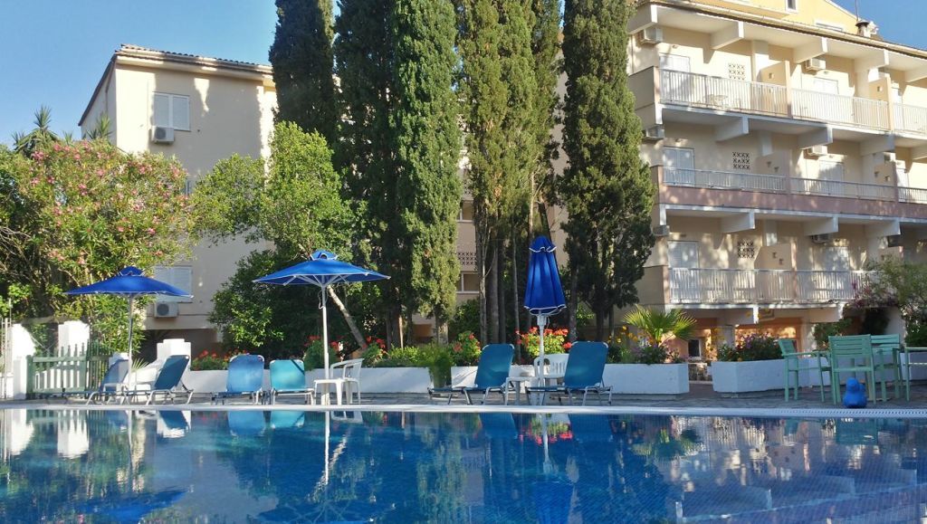 Hotel Ipsos Beach Hotel 3*